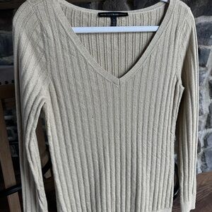 White House Black Market Cream Ribbed V-Neck Sweater